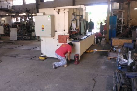 Stěhování stroje el nůžky 12t 1.jpg