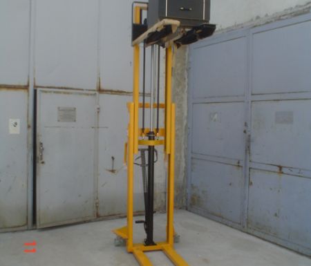 manipulační vysokozdvih 1000,-Kg - 2.JPG